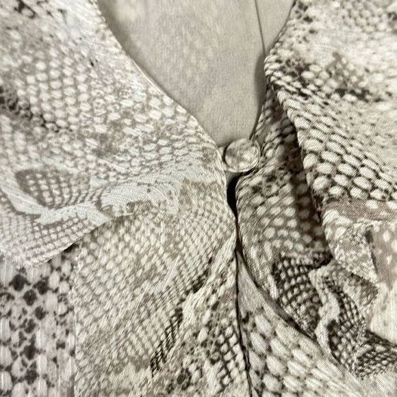 White House Black Market Snake Print Sleeveless Blouse Size 2 - Picture 8 of 12
